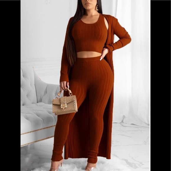 Malia ( Rust ) - Picture 1 of 2